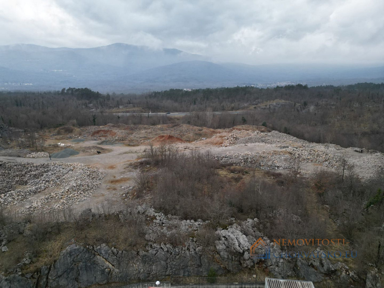 Prodej stavebního pozemku 2 018 m² - Widok 2