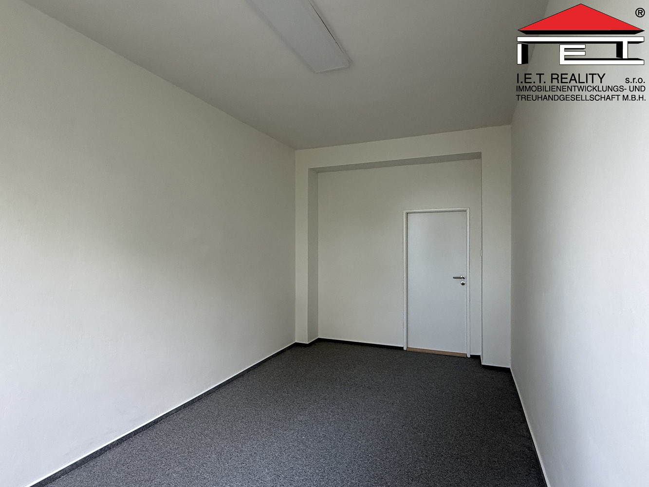 Pronájem kanceláře 380 m² – fotografie 3