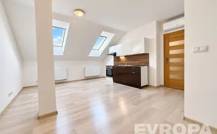 Pronájem bytu 2+kk 47 m², Národních hrdinů, Břeclav