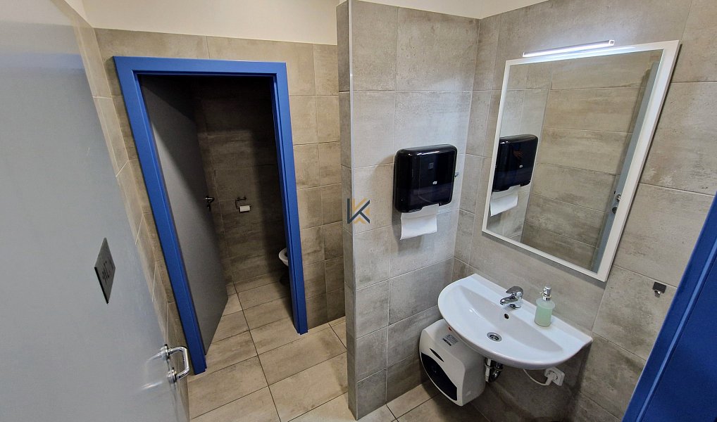 Pronájem kanceláře 191 m², Praha – náhled fotky 9