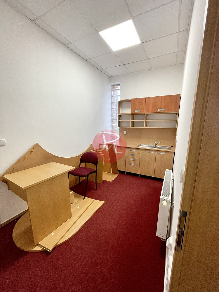 Pronájem kanceláře 161 m² – fotografie 2