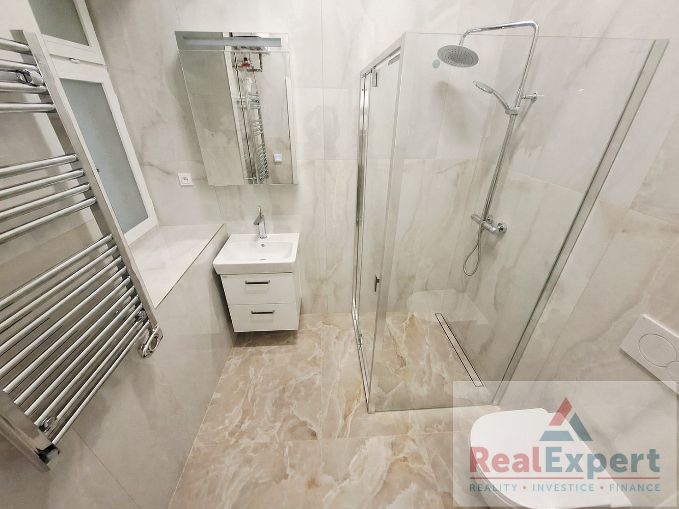 Pronájem bytu 1+kk 35 m² — photo 2
