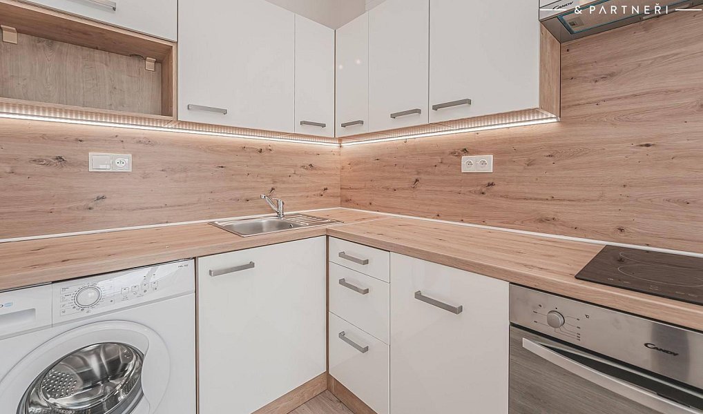 Pronájem bytu 1+kk 25 m², Hradec Králové – náhled fotky 4