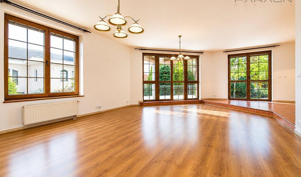 Pronájem domu 384 m² s pozemkem 670 m², Praha – náhled fotky 3