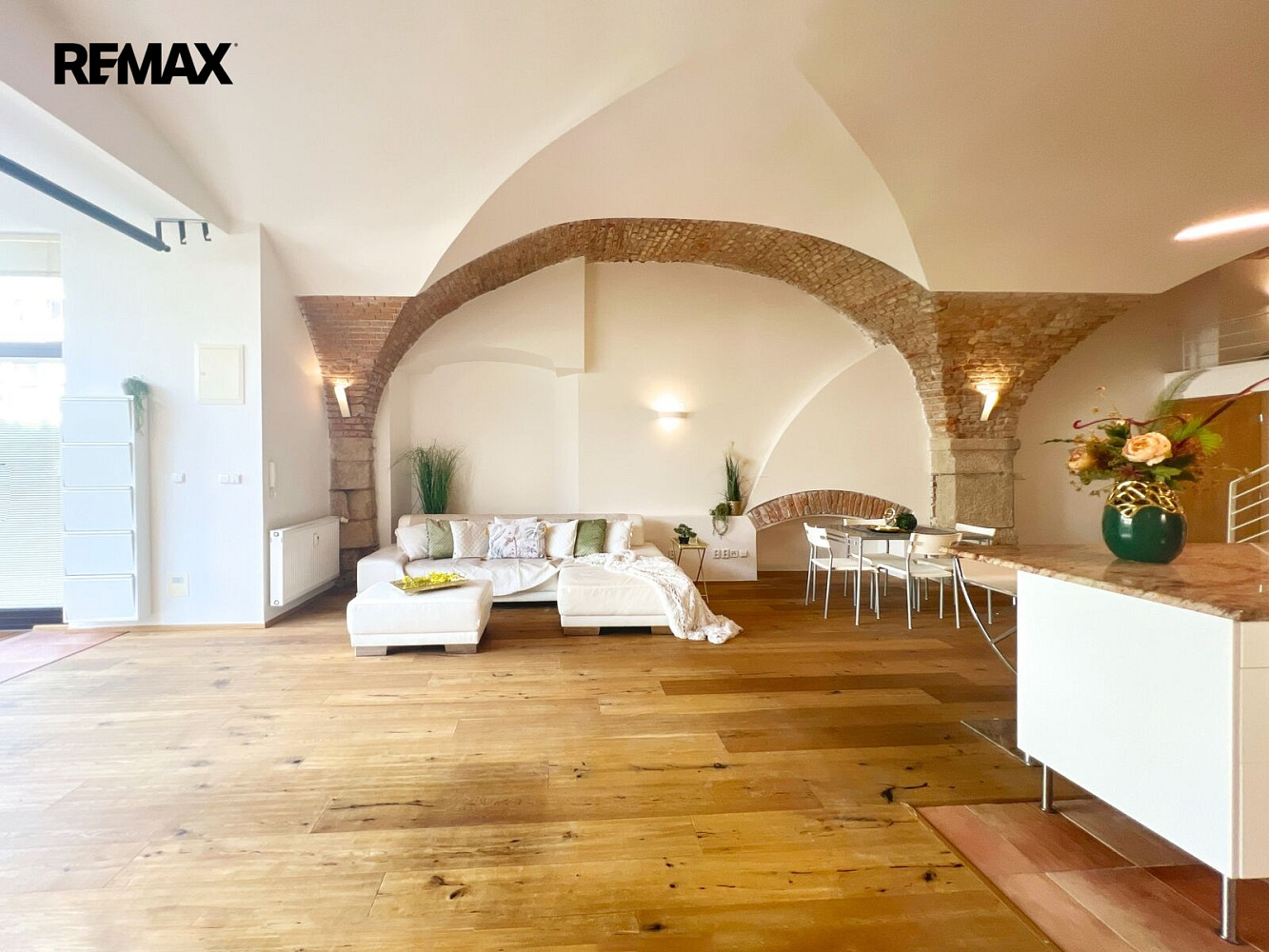Prodej bytu 1+kk 97 m² – fotografie 4