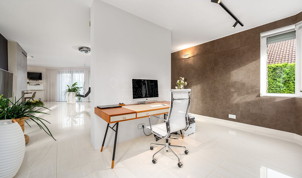 Prodej domu 546 m² s pozemkem 1 608 m², Zvole – náhled fotky 13