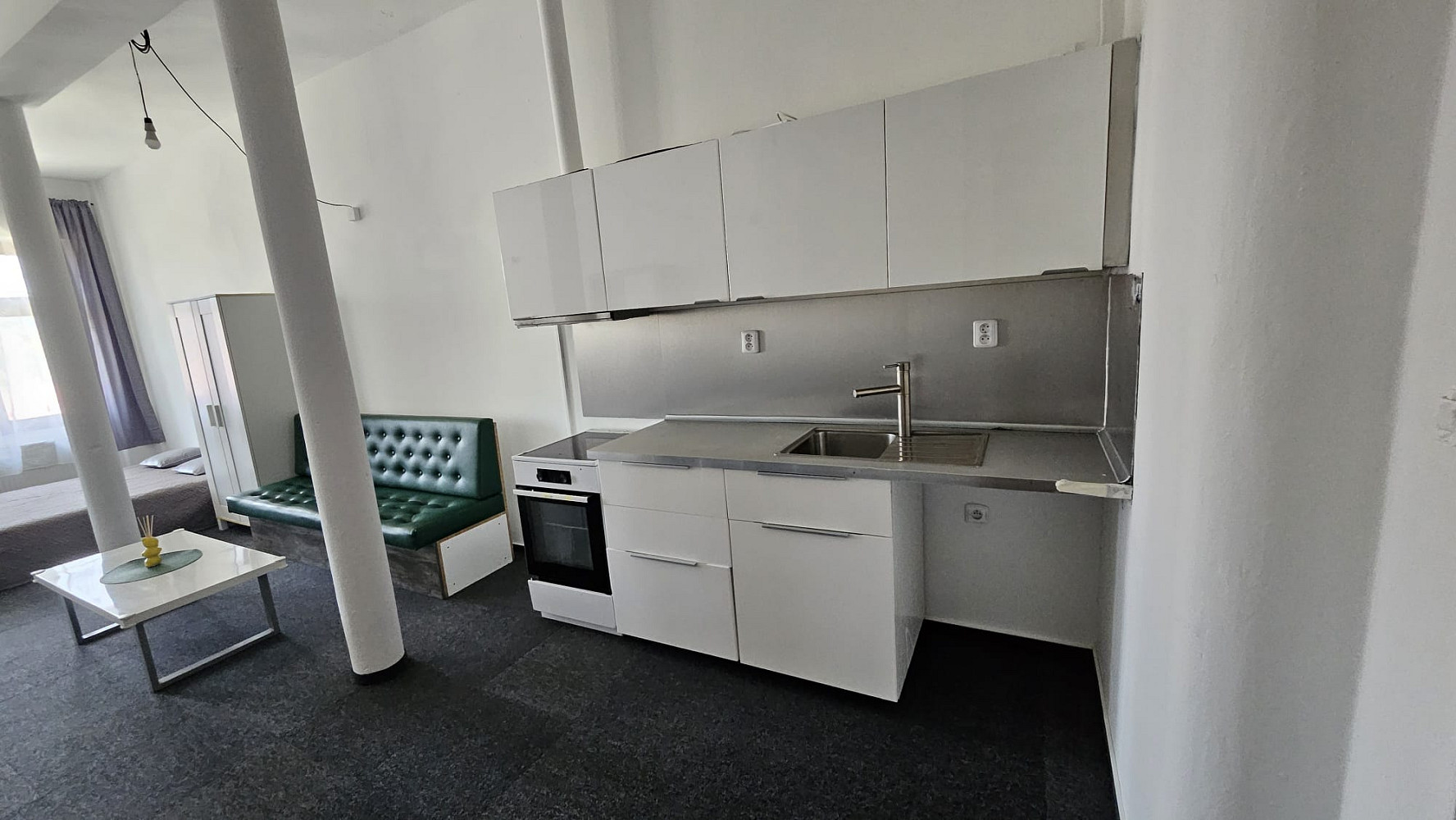 Pronájem bytu 1+kk 60 m² – fotografie 3