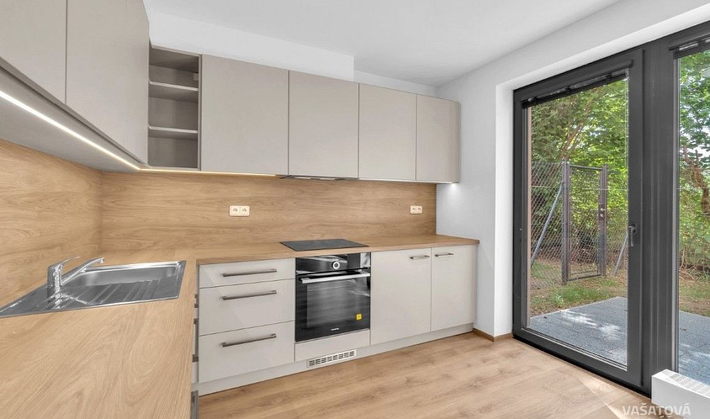 Pronájem bytu 3+1 188 m², Hradec Králové – náhled fotky 4