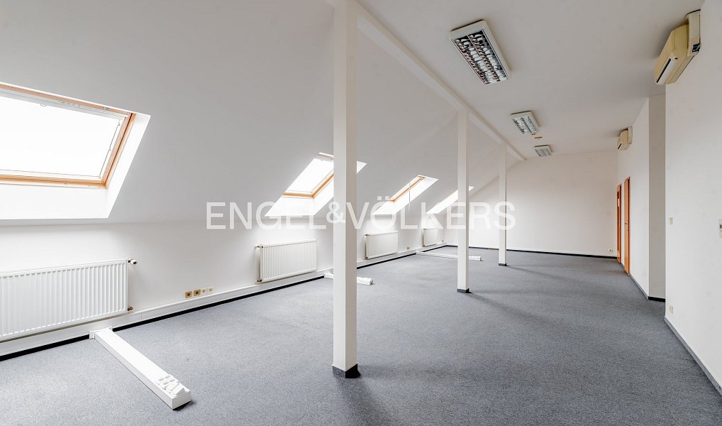 Pronájem kanceláře 132 m², Praha – náhled fotky 3