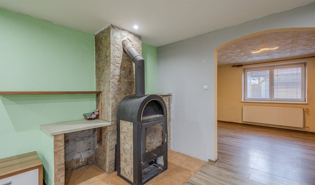 Prodej domu 182 m² s pozemkem 442 m², Komňa – náhled fotky 5