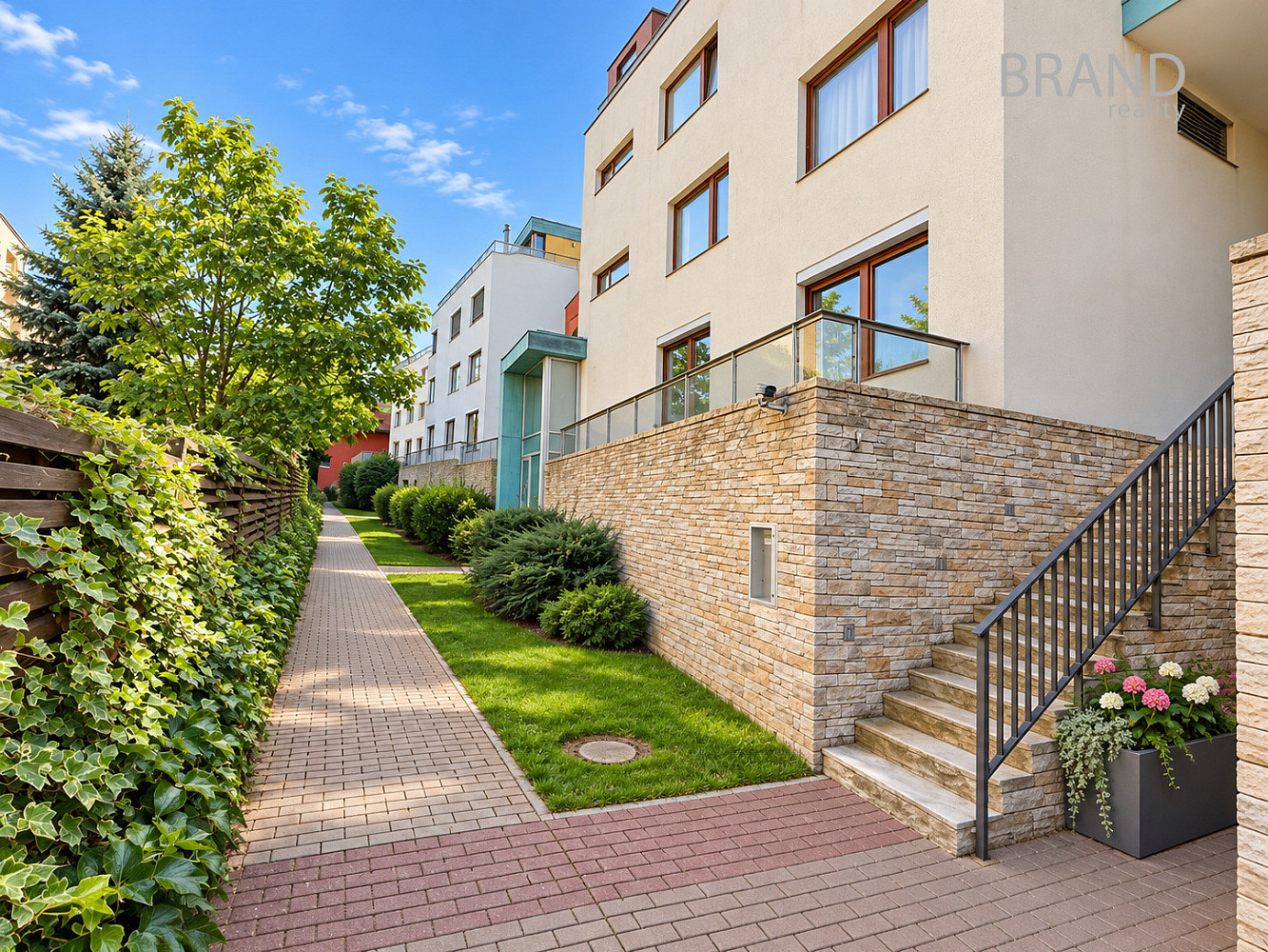 Pronájem bytu 2+kk 56 m² – fotografie 3