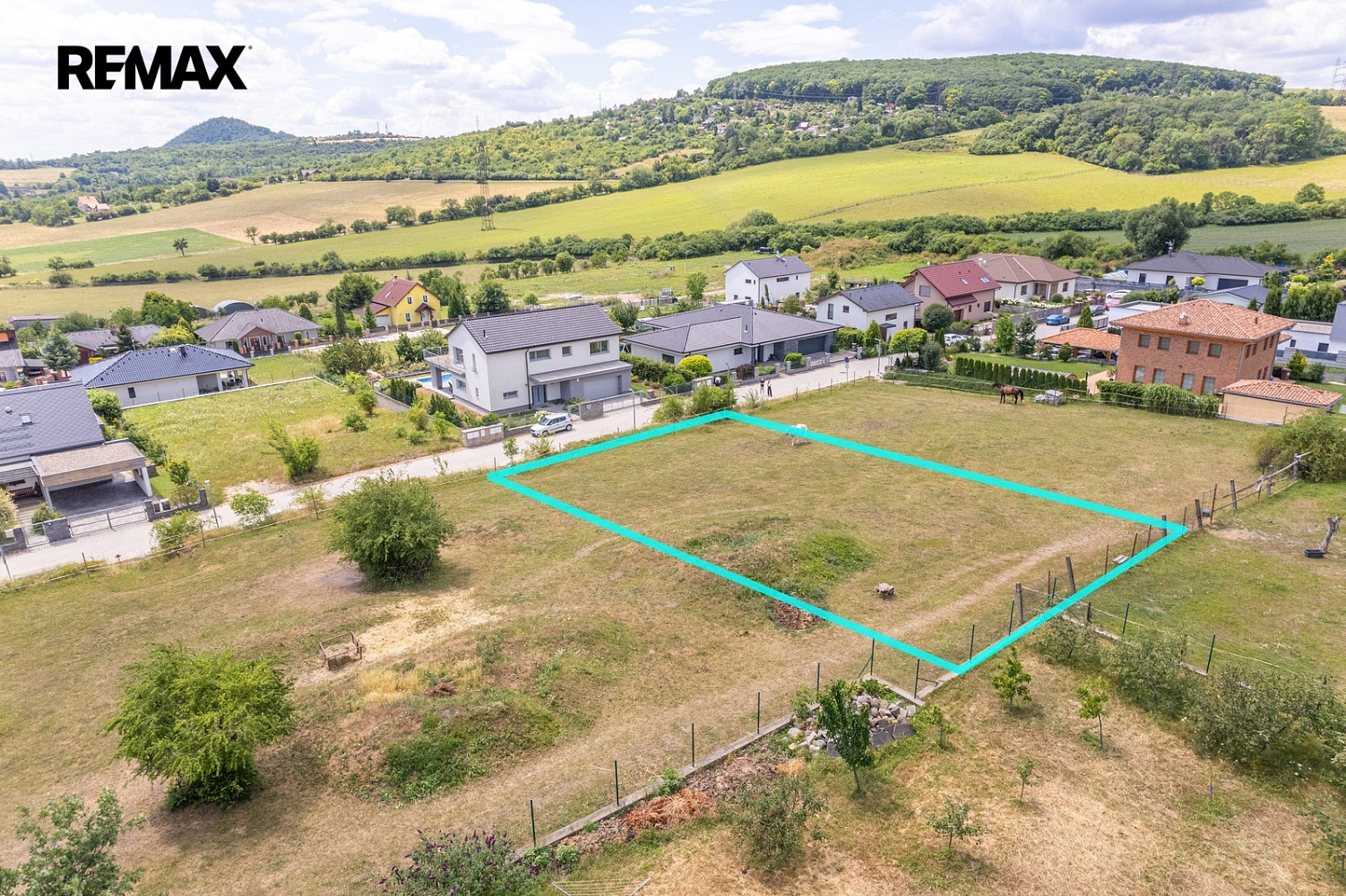 Prodej stavebního pozemku 1 042 m² – pohled 4