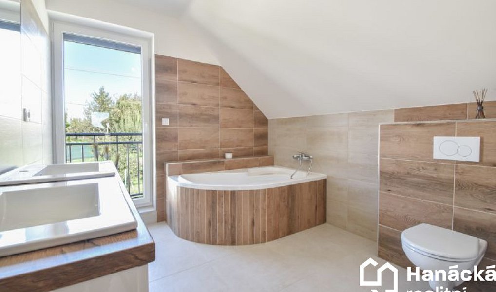 Prodej domu 160 m² s pozemkem 360 m², Holešov – náhled fotky 8