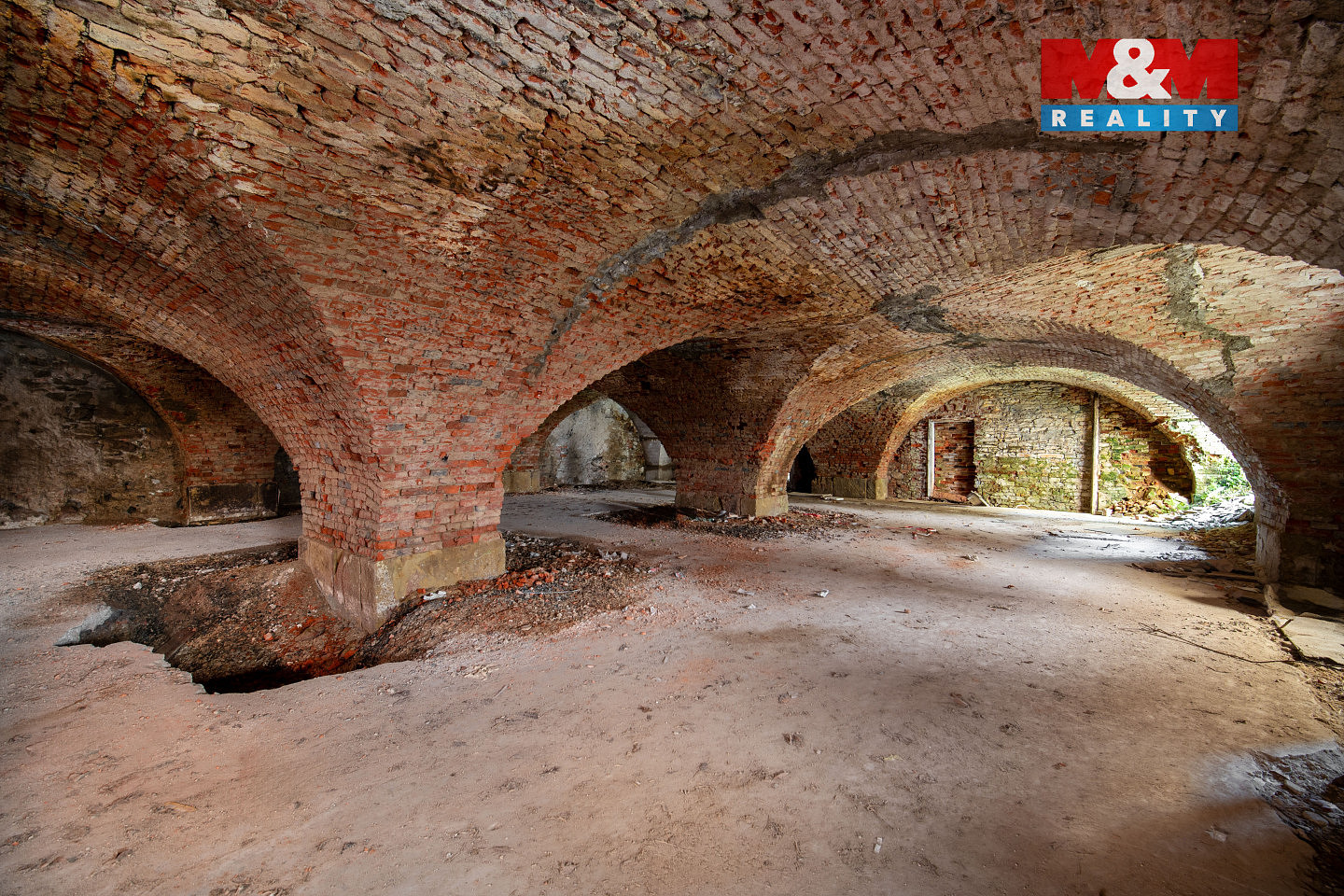 Prodej obchodních prostor 476 m² – fotografie 3