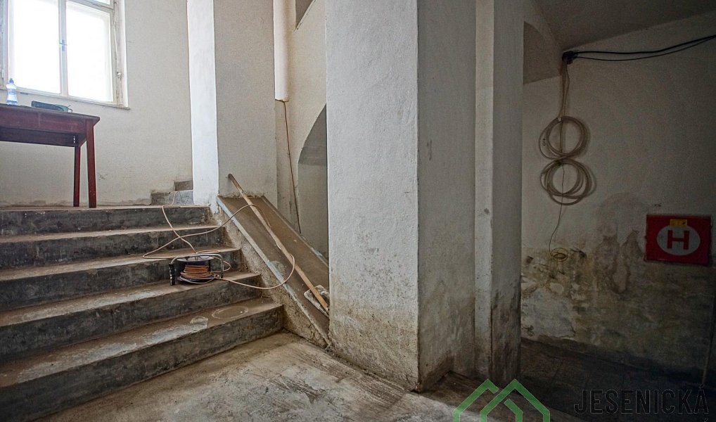 Prodej skladovacích prostor 240 m², Jeseník – náhled fotky 10