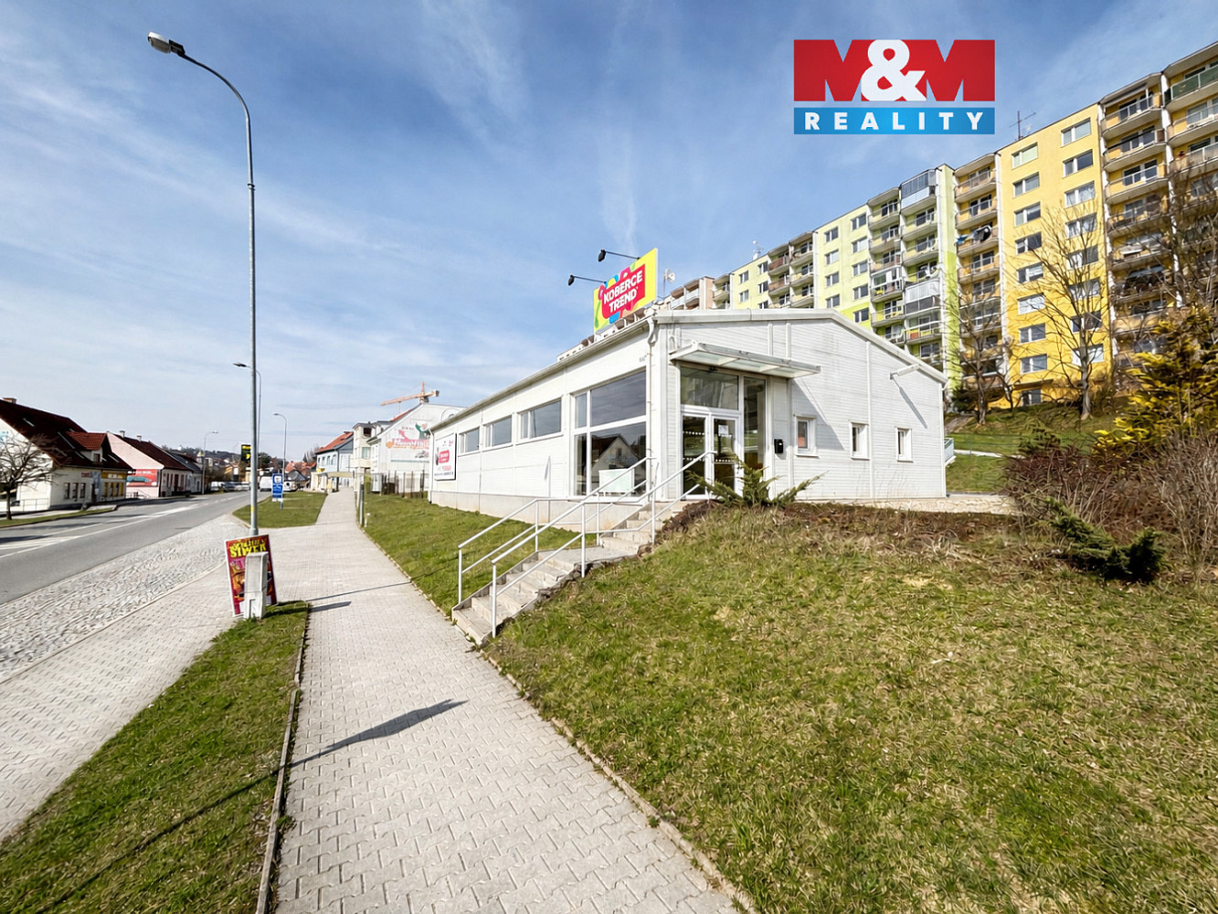 Pronájem obchodních prostor 293 m²