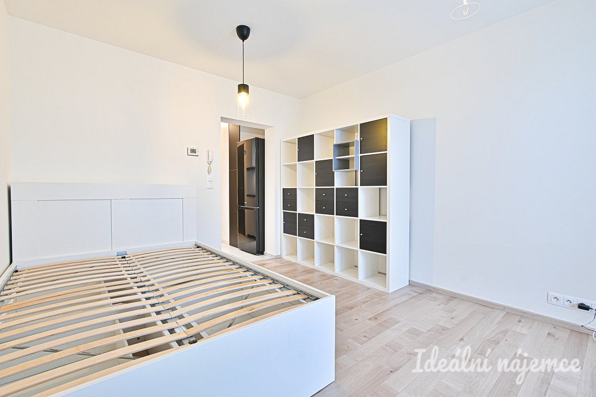 Pronájem bytu 1+1 24 m² — photo 3