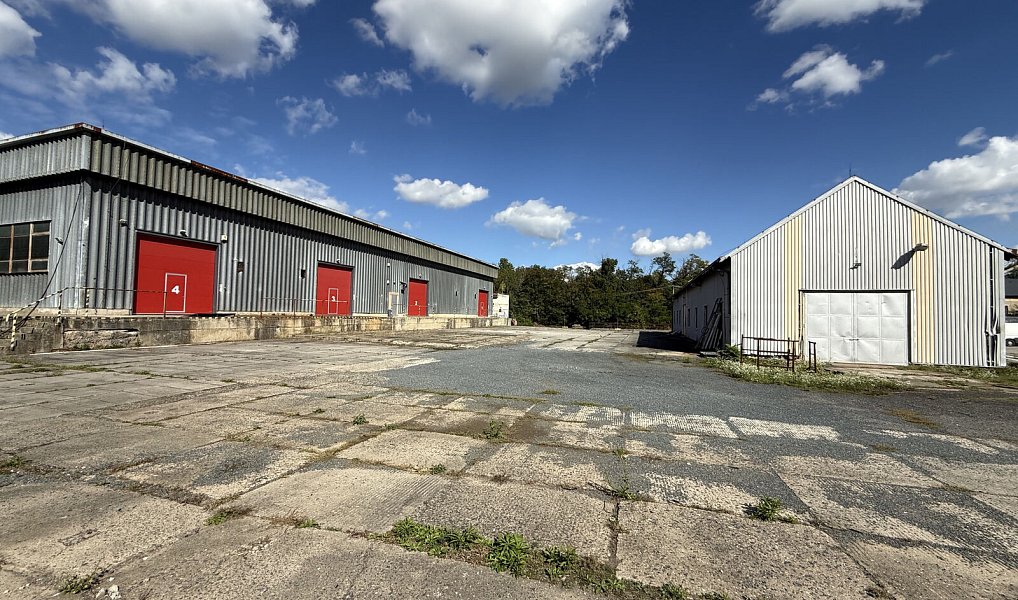 Pronájem skladovacích prostor 1 100 m², Veleň – náhled fotky 3