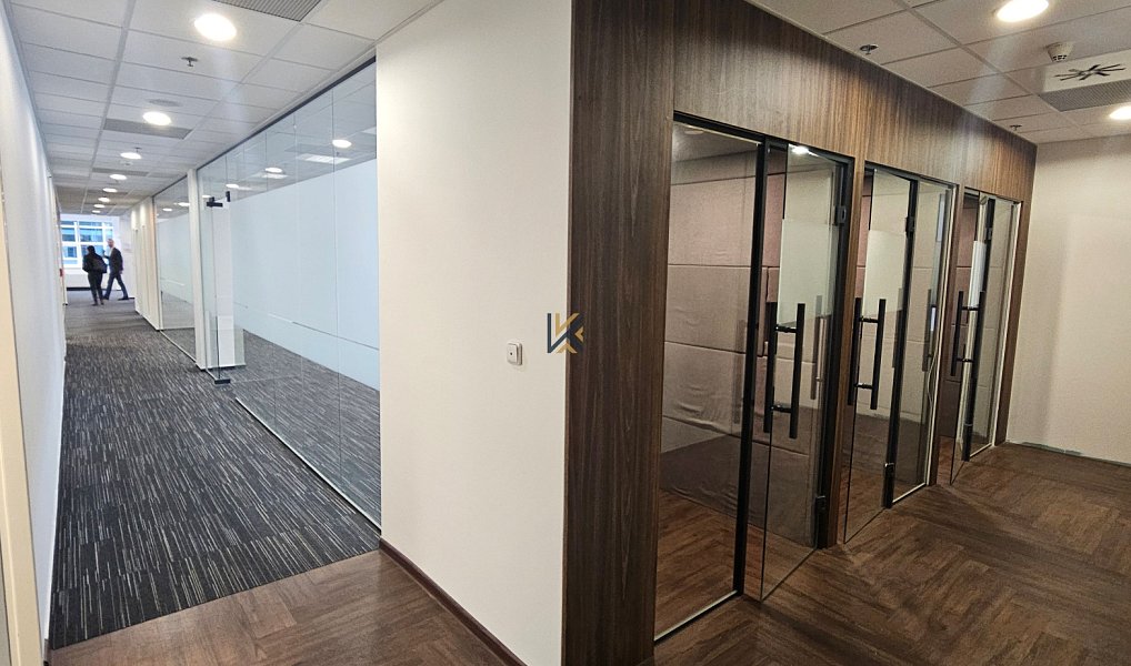 Pronájem kanceláře 576 m², Praha – náhled fotky 8