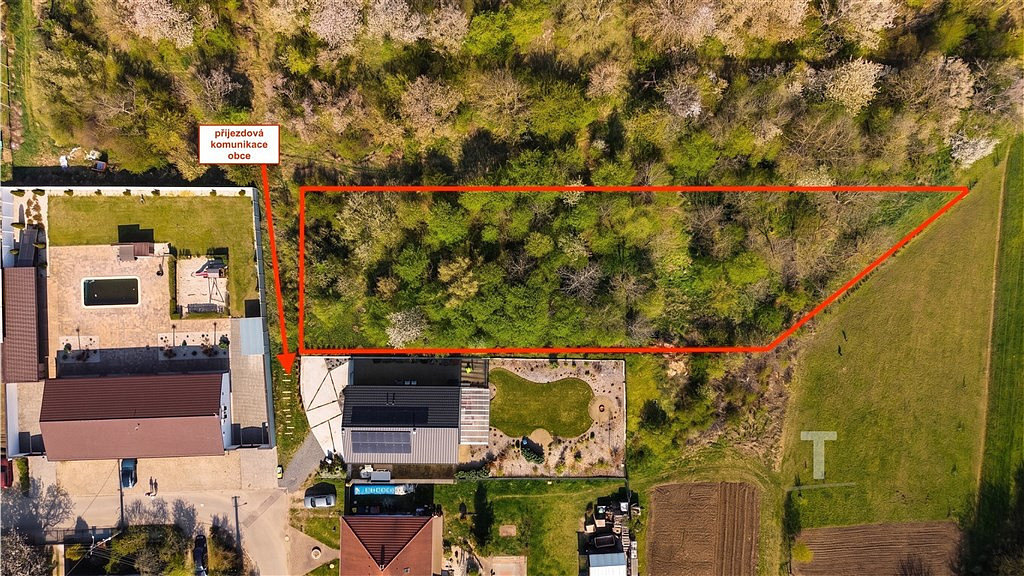 Prodej stavebního pozemku 2 082 m² — photo 2