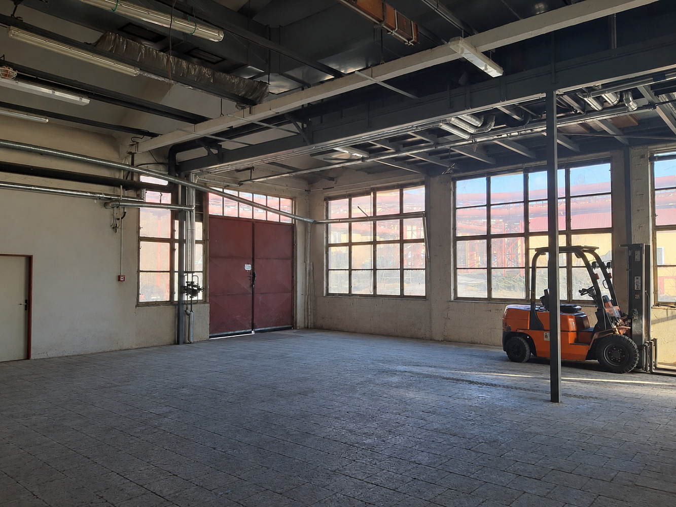 Pronájem skladovacích prostor 300 m²