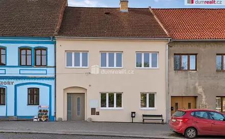 Prodej domu 200 m² s pozemkem 321 m², náměstí, Kravaře, okres Česká Lípa