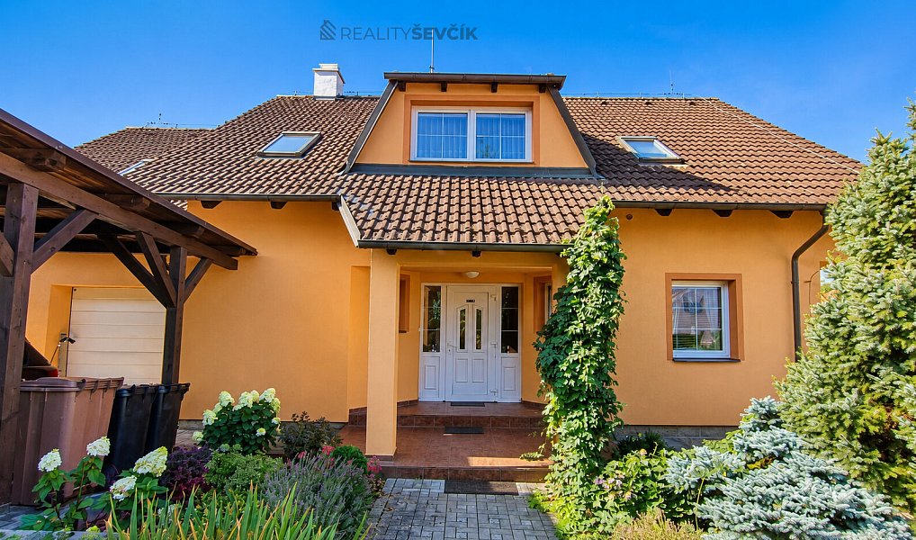 Prodej domu 241 m² s pozemkem 778 m², České Budějovice – náhled fotky 2