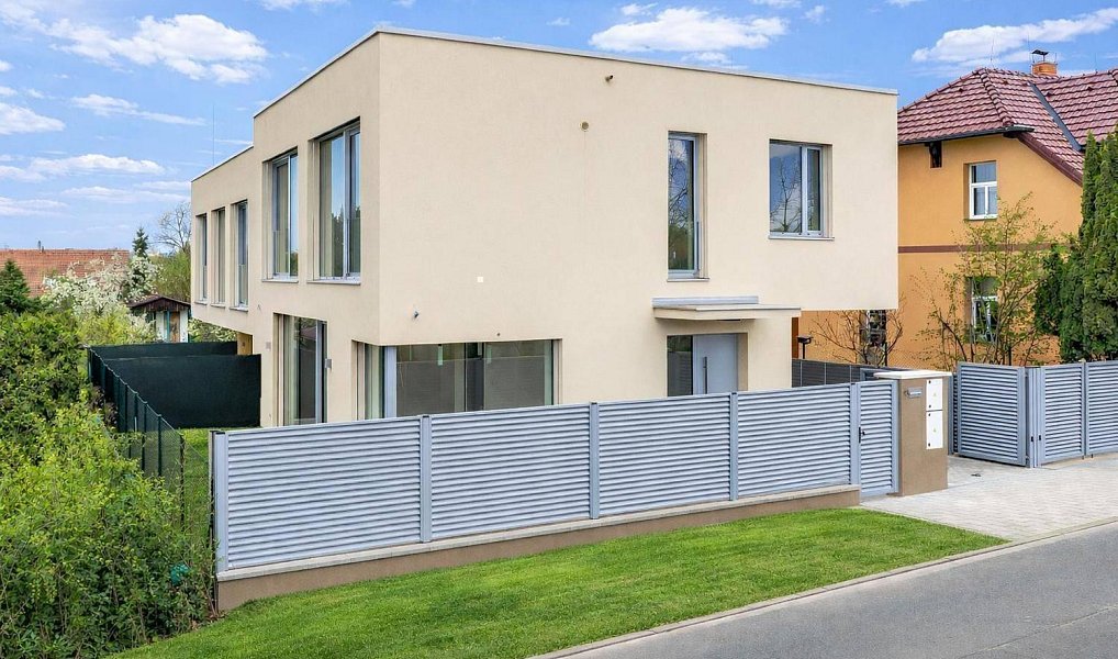 Prodej domu 126 m² s pozemkem 175 m², Praha – náhled fotky 2