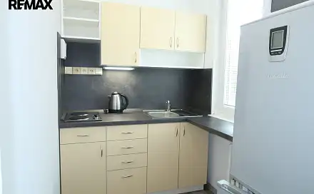 Pronájem bytu 1+kk 32 m², Plevenská, Praha 4 - Modřany