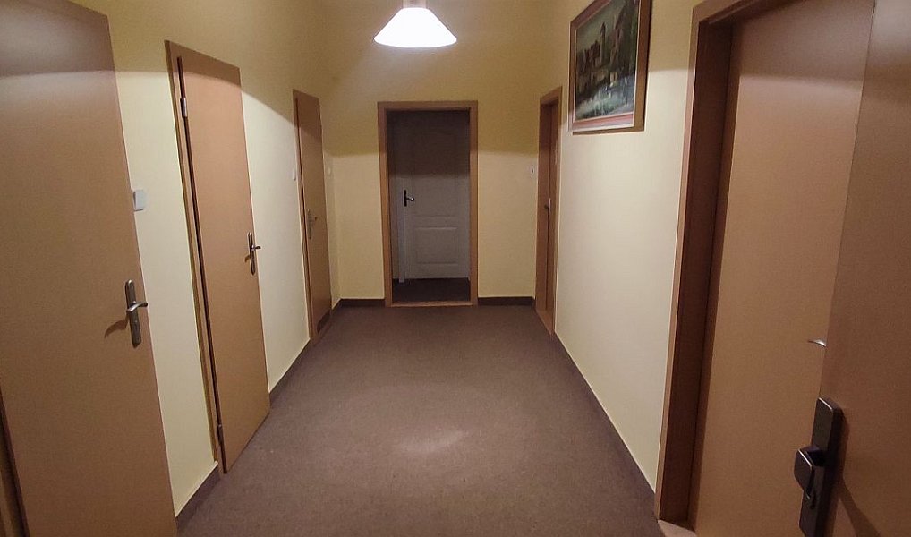 Pronájem kanceláře 16 m², Cheb – náhled fotky 4