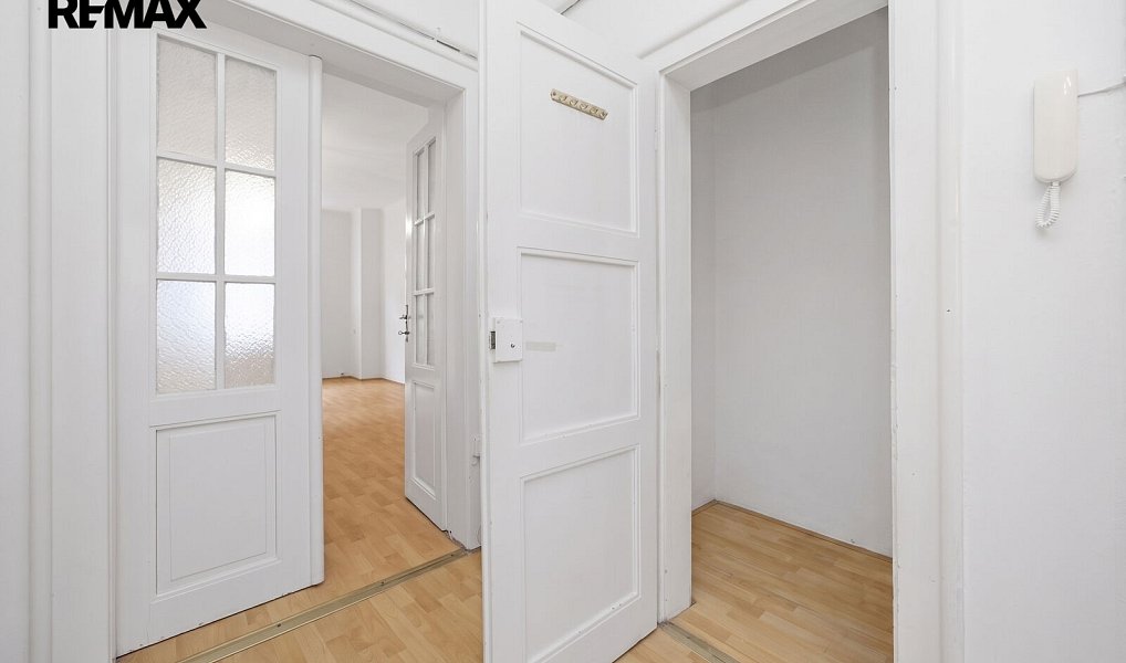 Prodej bytu 2+1 92 m², Praha – náhled fotky 15