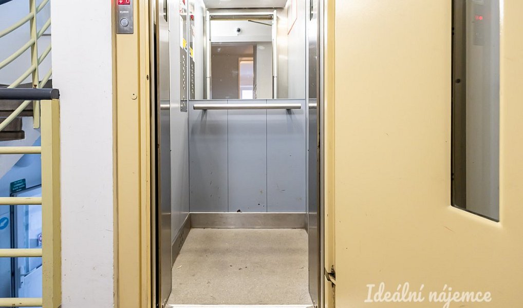 Pronájem bytu 1+kk 20 m², Praha – náhled fotky 14