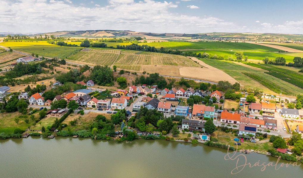 Prodej domu 190 m² s pozemkem 236 m², Strachotín – náhled fotky 2
