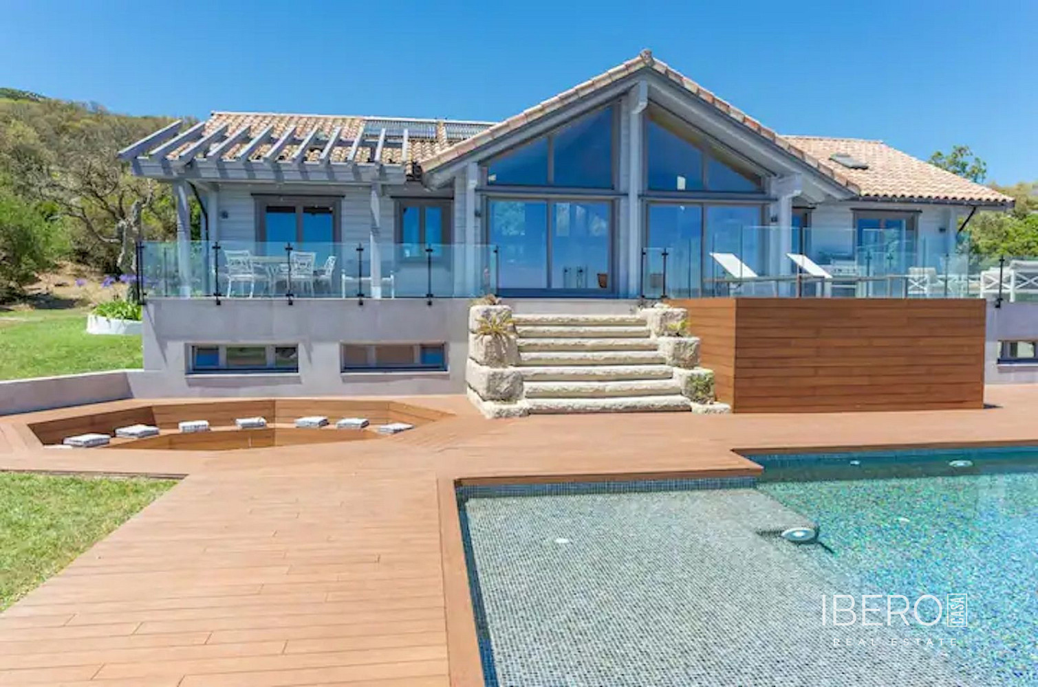 Prodej domu 535 m² s pozemkem 2 025 m²
