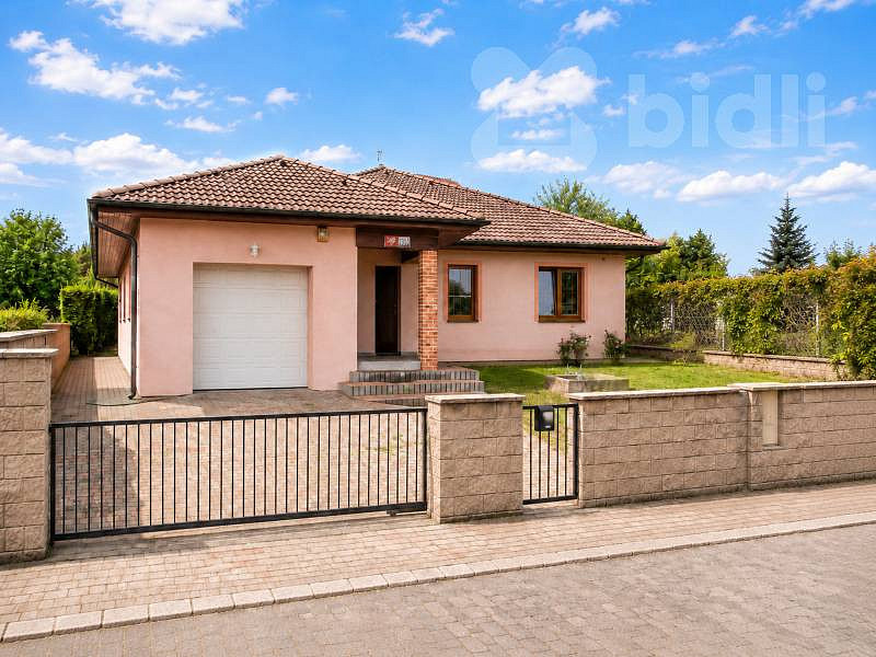 Prodej domu 220 m² s pozemkem 715 m²
