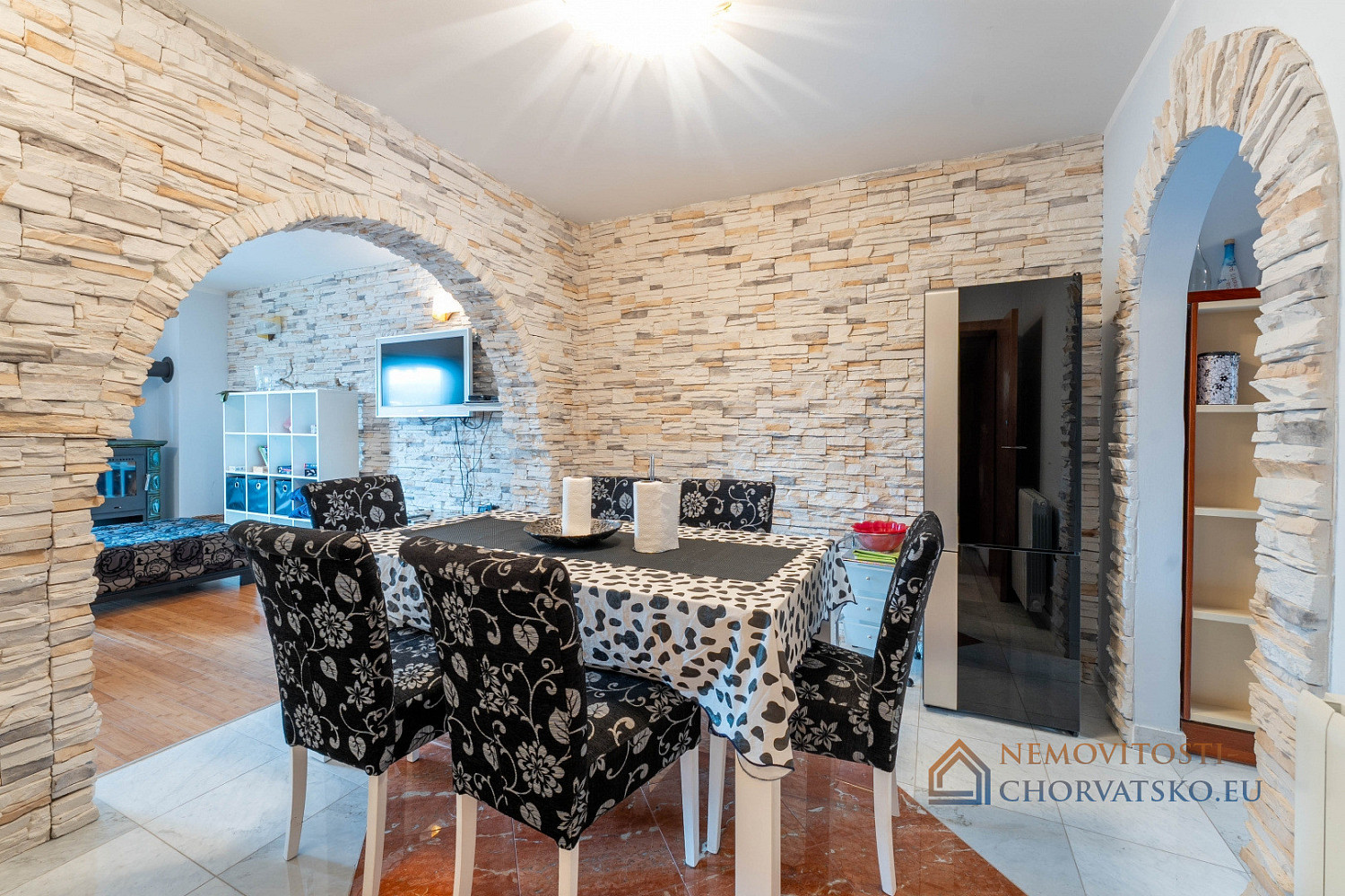 Prodej domu 261 m² s pozemkem 282 m² – pohled 2