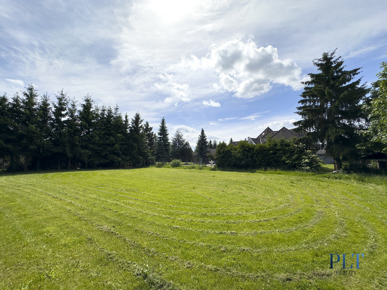 Prodej stavebního pozemku 972 m² – pohled 3