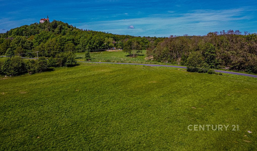Prodej stavebního pozemku 3 010 m², Vysoký Chlumec – náhled fotky 6