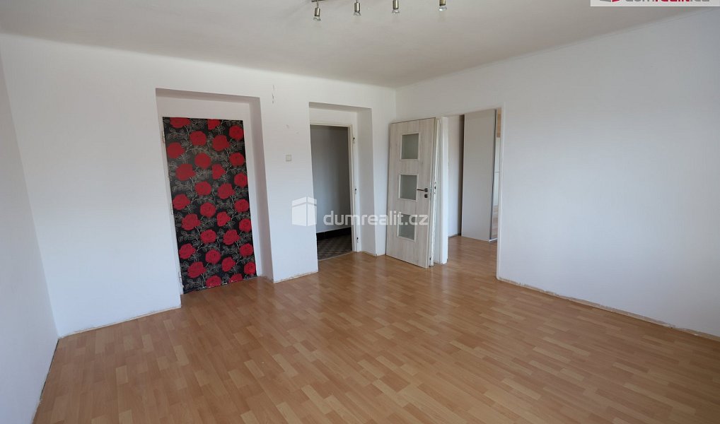 Pronájem bytu 2+1 65 m², Ostrov – náhled fotky 3
