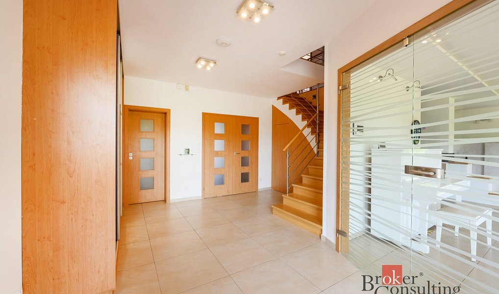 Prodej domu 372 m² s pozemkem 2 751 m², Štěnovice – náhled fotky 18