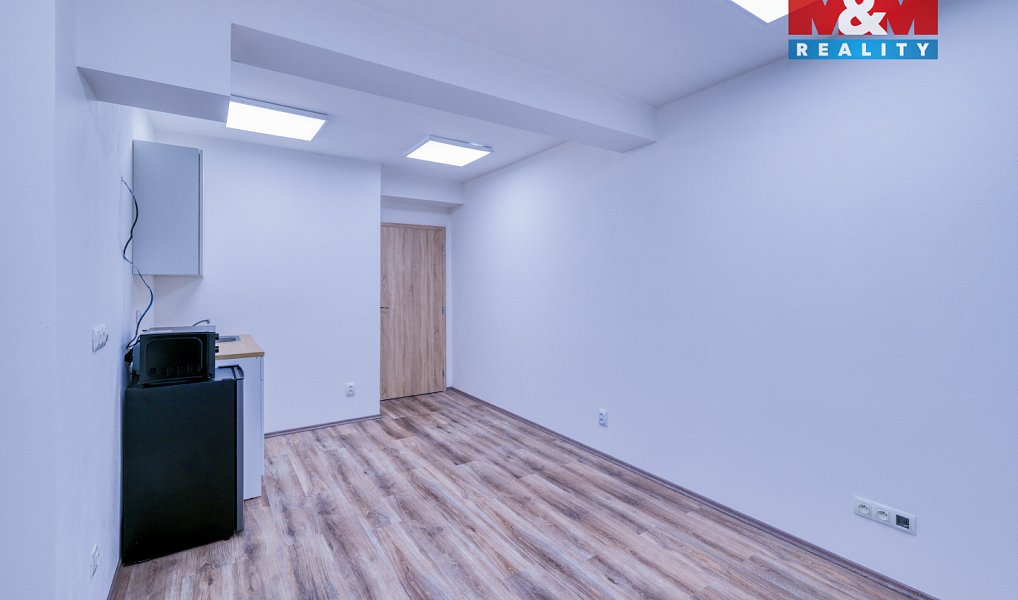Pronájem kanceláře 47 m², Dobřany – náhled fotky 4
