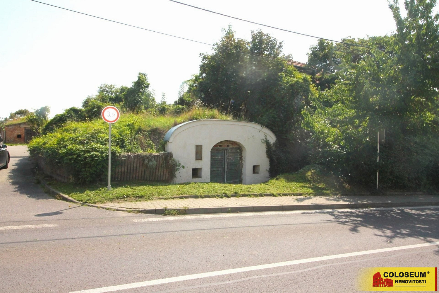 Hrušovany nad Jevišovkou, vinný sklep, lisovna, pozemek 201m2 - vinný sklep