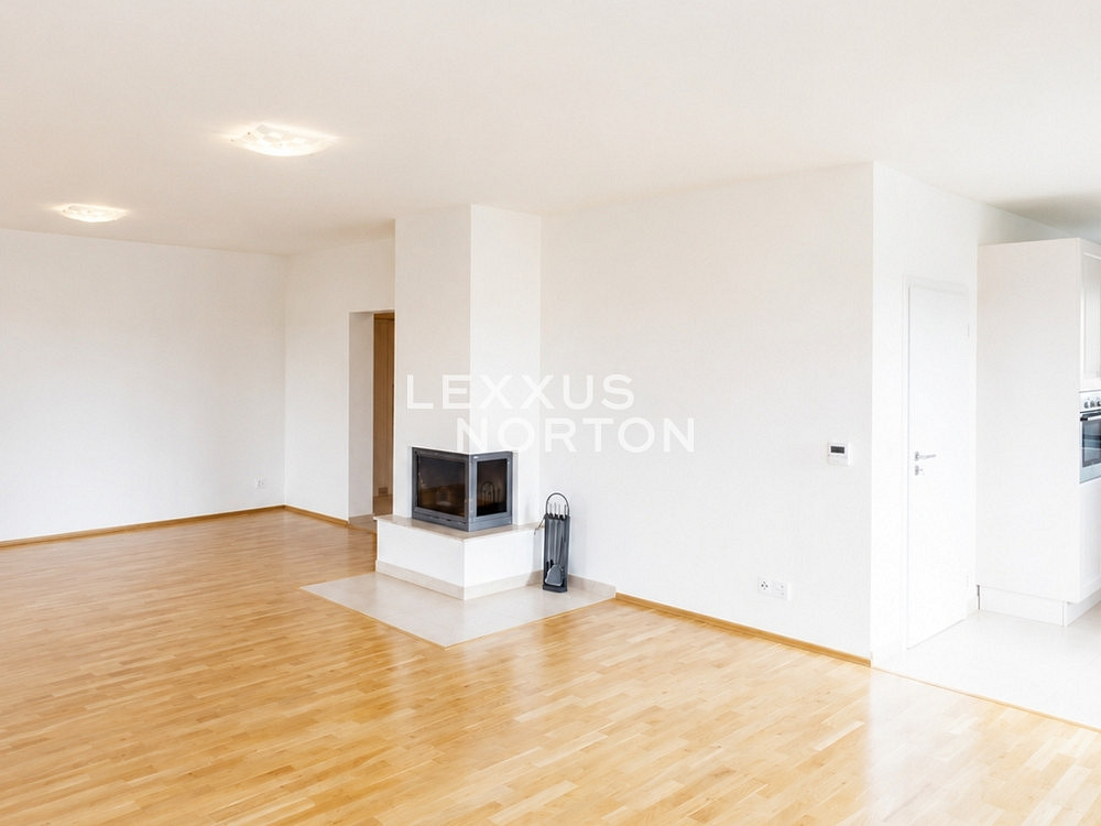 Pronájem domu 400 m² s pozemkem 1 200 m²