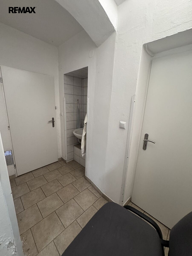 Pronájem kanceláře 35 m² – fotografie 3