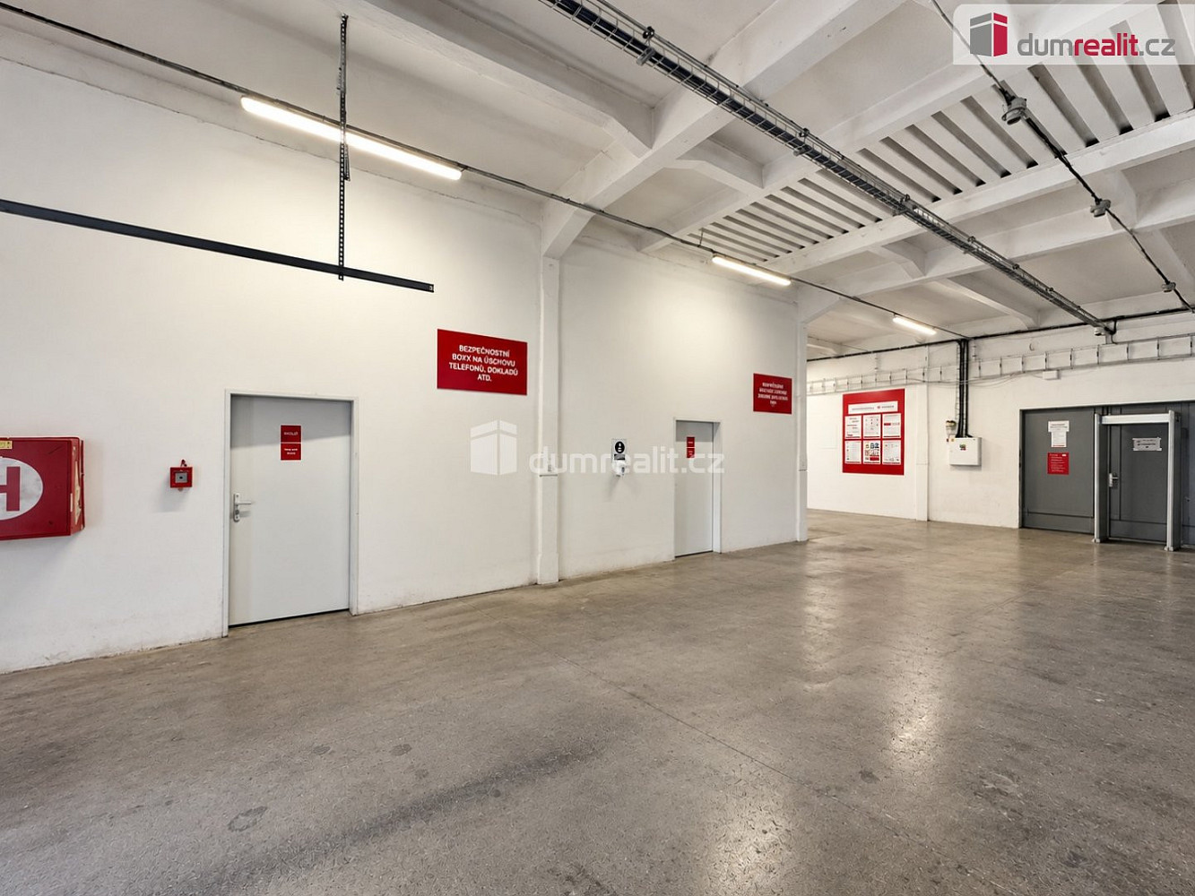 Pronájem skladovacích prostor 210 m²