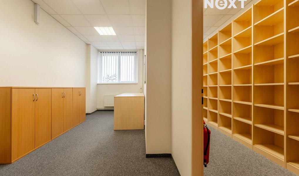 Pronájem kanceláře 251 m², Vestec – náhled fotky 11