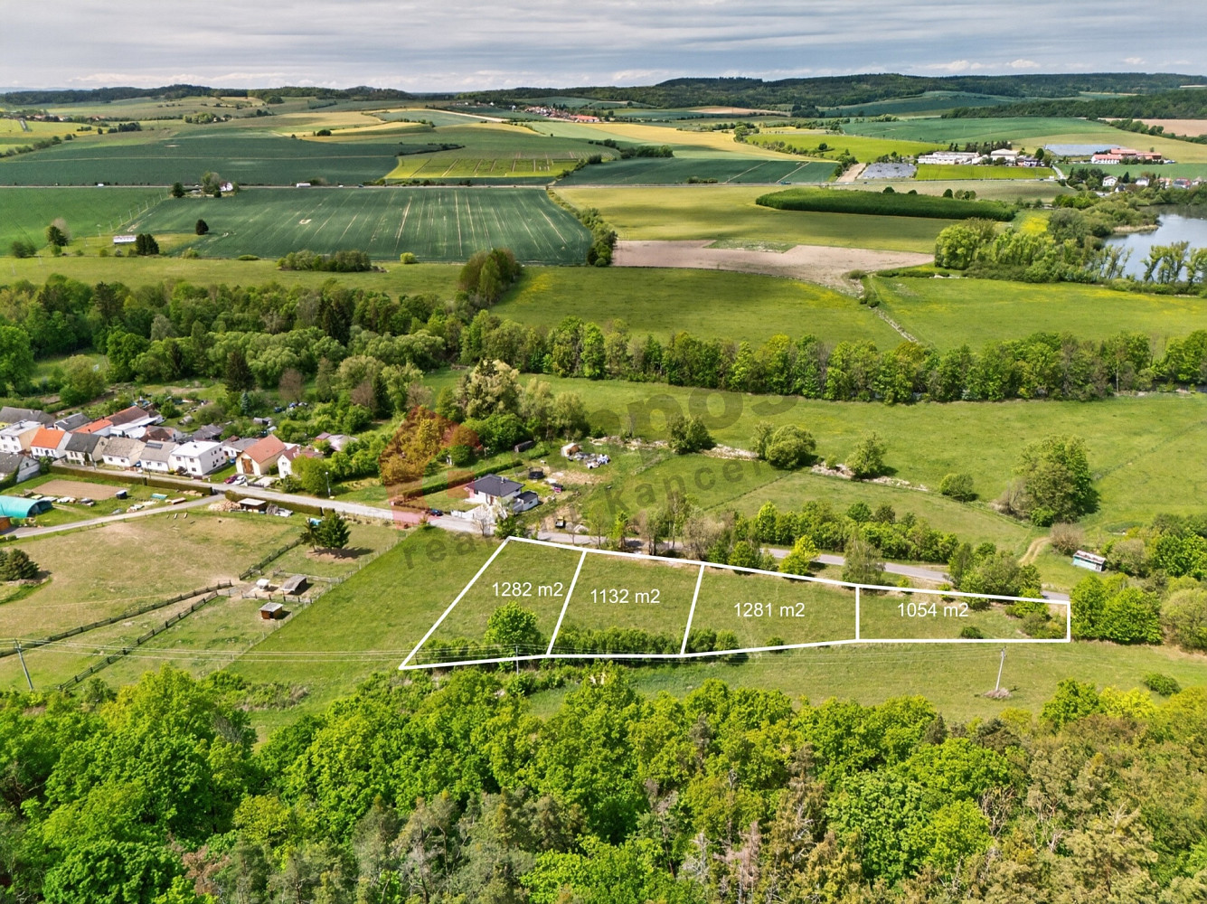 Prodej stavebního pozemku 1 132 m² – fotografie 2