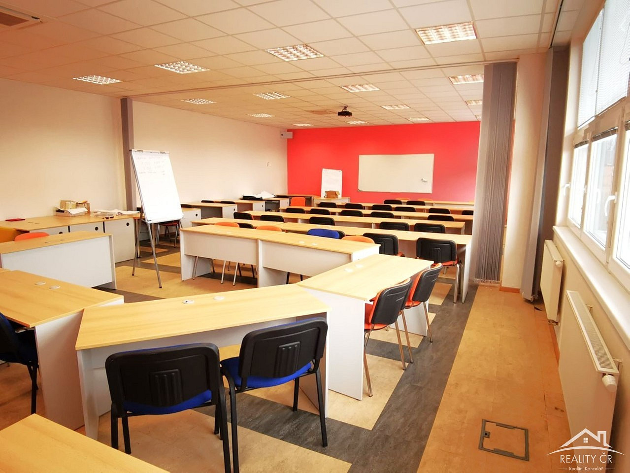 Pronájem kanceláře 320 m² – fotografie 2