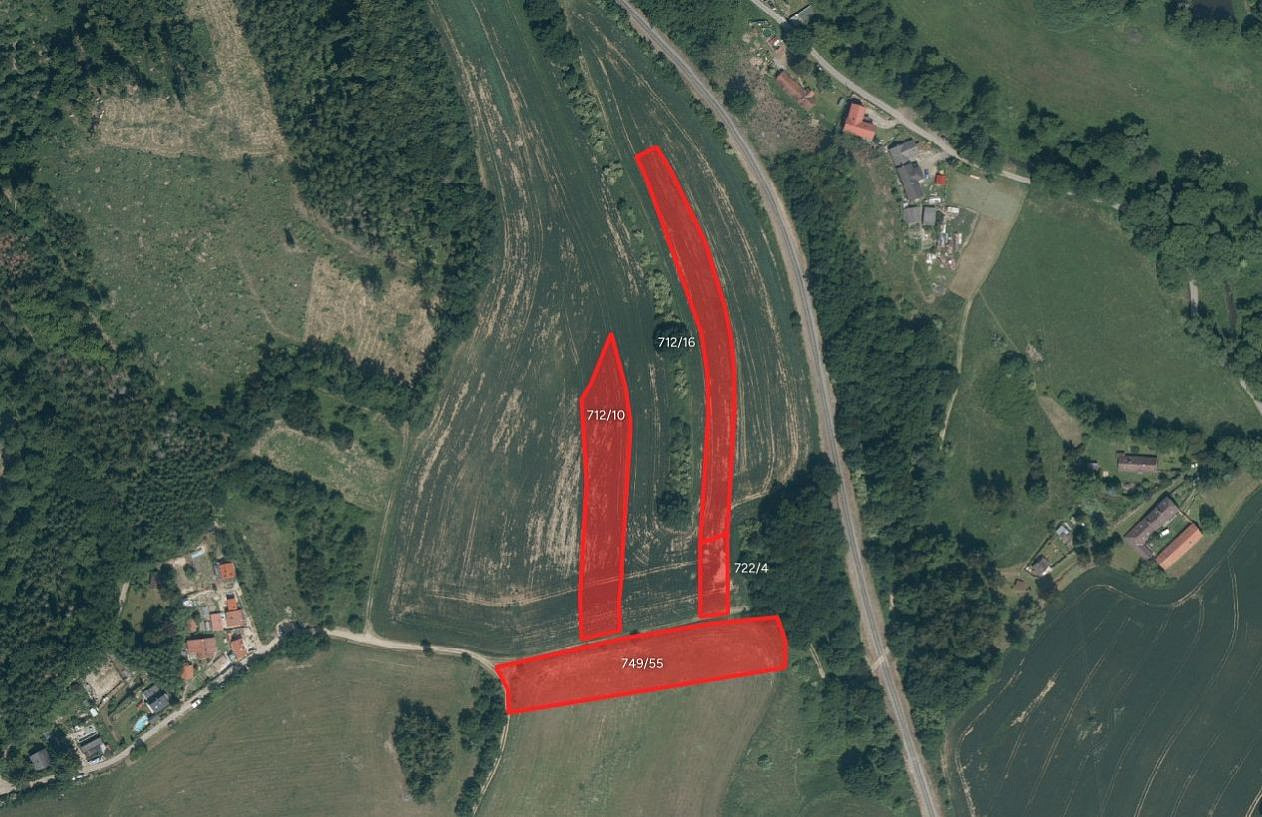 Prodej pole 13 942 m²