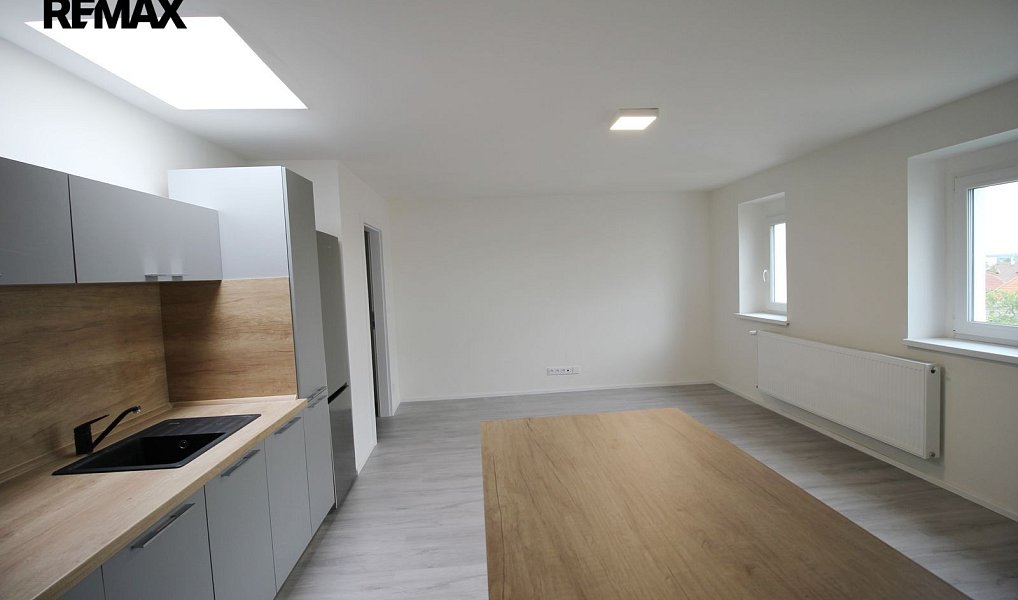 Pronájem bytu 1+kk 34 m², Kolín – náhled fotky 4